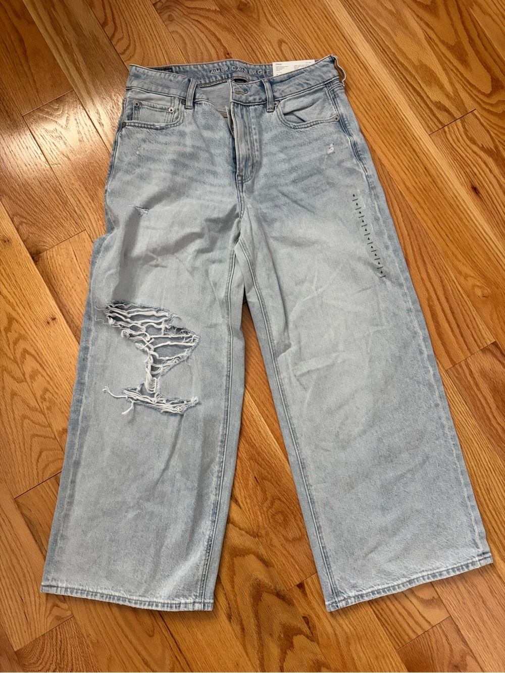 American Eagle Strigid Super High-Rise Baggy Wide Leg Ankle Jeans Size 4 Short